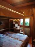 La chambre avec lit mezzanine et 2 lits simples