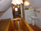 Chambre 5 bis, en sous pente avec 1 lit 1place et lavabo