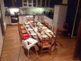 La table est mise pour tous les convives petits et grands !