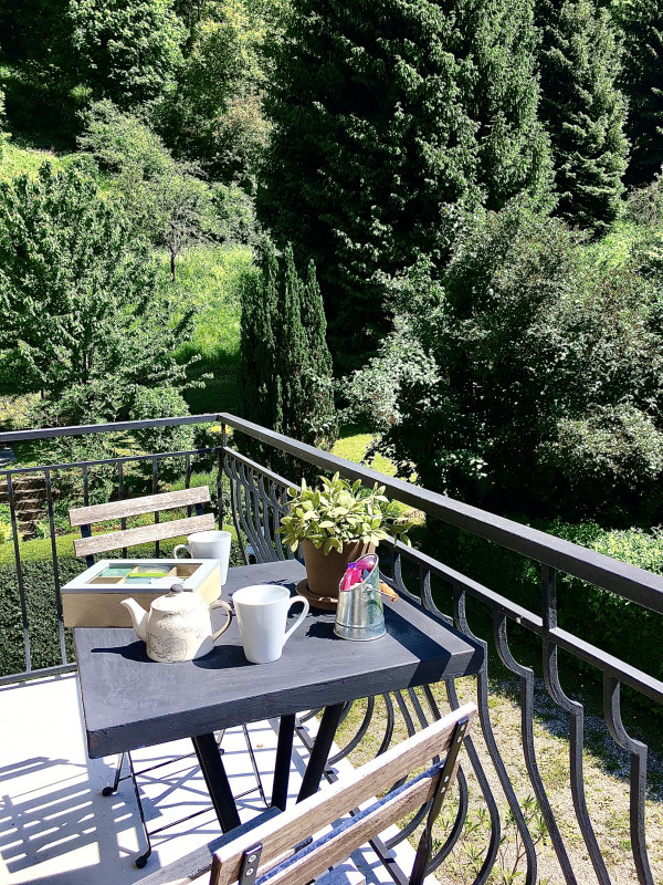 Balcon pour un petit café au soleil Balcon pour un petit café au soleil