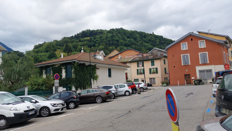 Parking communal - © Michel Gauthier-lurty Parking communal