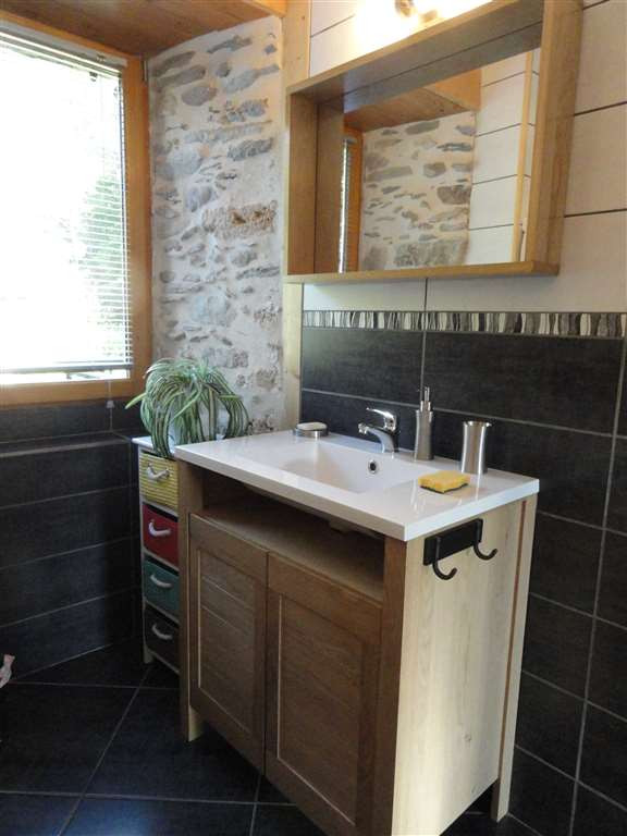 Salle de Bains rez chaussée - © Gîtes de France Salle de Bains rez chaussée