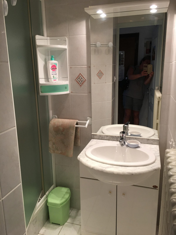 Salle d’eau avec douche - © Propriétaire Salle d’eau avec douche
